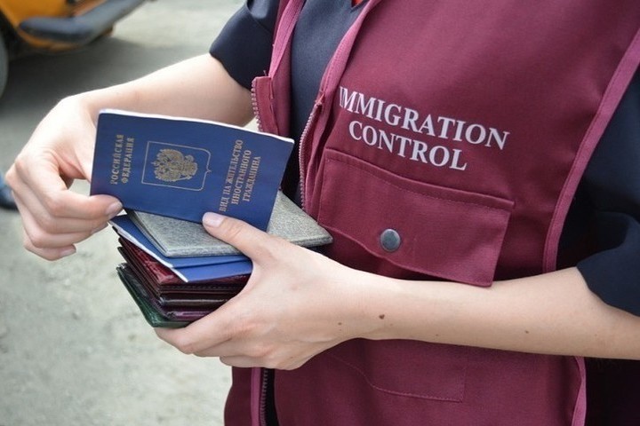 Закон «Об условиях въезда (выезда) и пребывания (проживания) иностранных граждан и лиц без гражданства» в РФ.